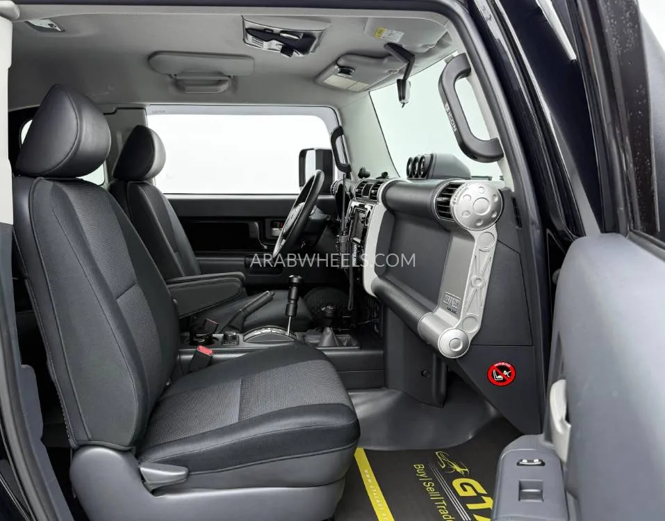 Toyota FJ Cruiser 2015 for Sale in Dubai Image-10