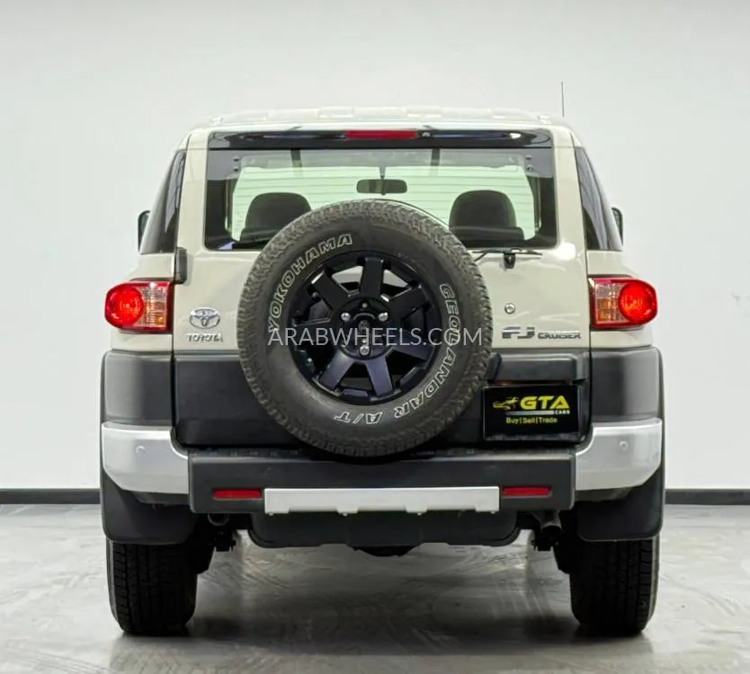 Toyota FJ Cruiser 2018 for Sale in Dubai Image-5