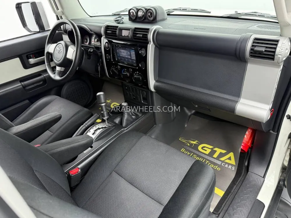 Toyota FJ Cruiser 2018 for Sale in Dubai Image-10