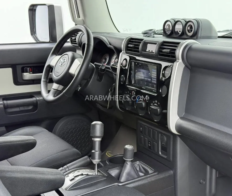 Toyota FJ Cruiser 2018 for Sale in Dubai Image-11