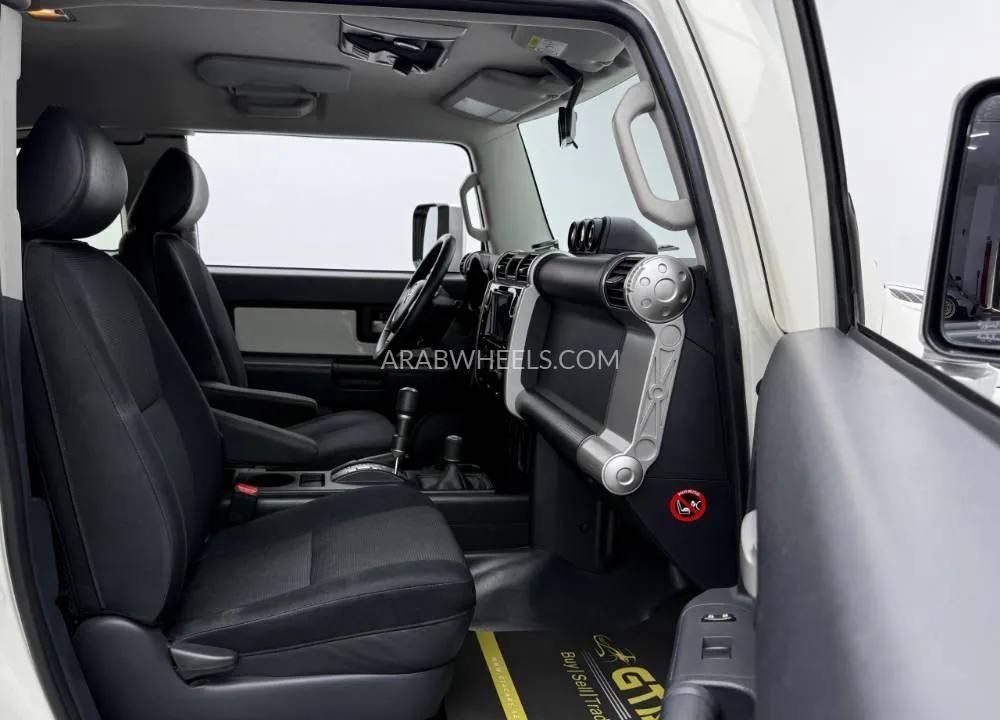 Toyota FJ Cruiser 2018 for Sale in Dubai Image-13