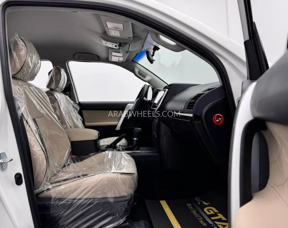 Toyota Land Cruiser Prado 2018 for Sale in Dubai Image-12