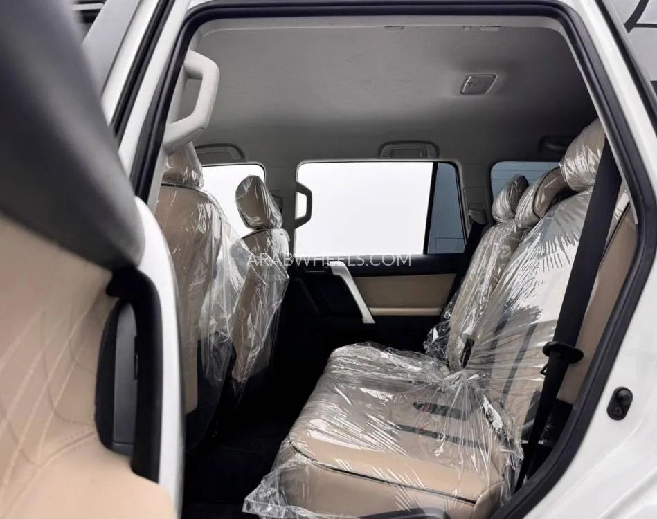 Toyota Land Cruiser Prado 2018 for Sale in Dubai Image-13