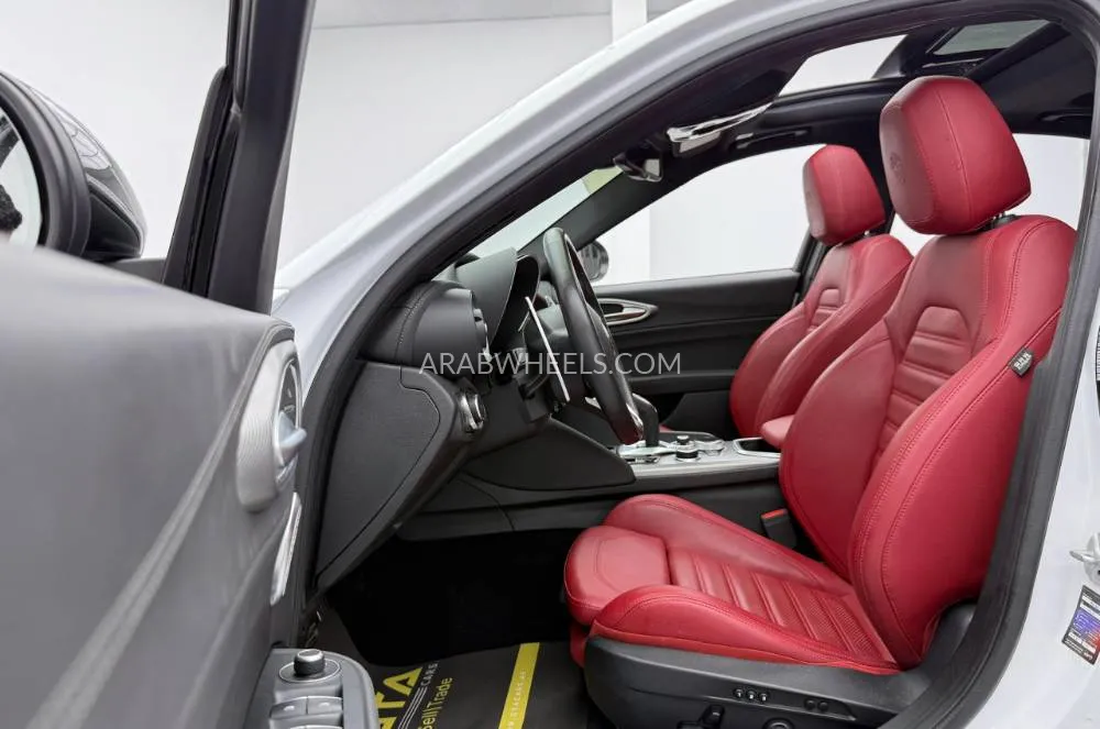 Alfa Romeo Giulia 2024 for Sale in Dubai Image-16