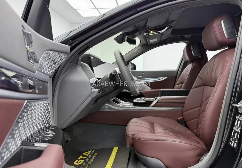 بي إم دبليو الفئة السابعة 2025 for Sale in دبي Image-14