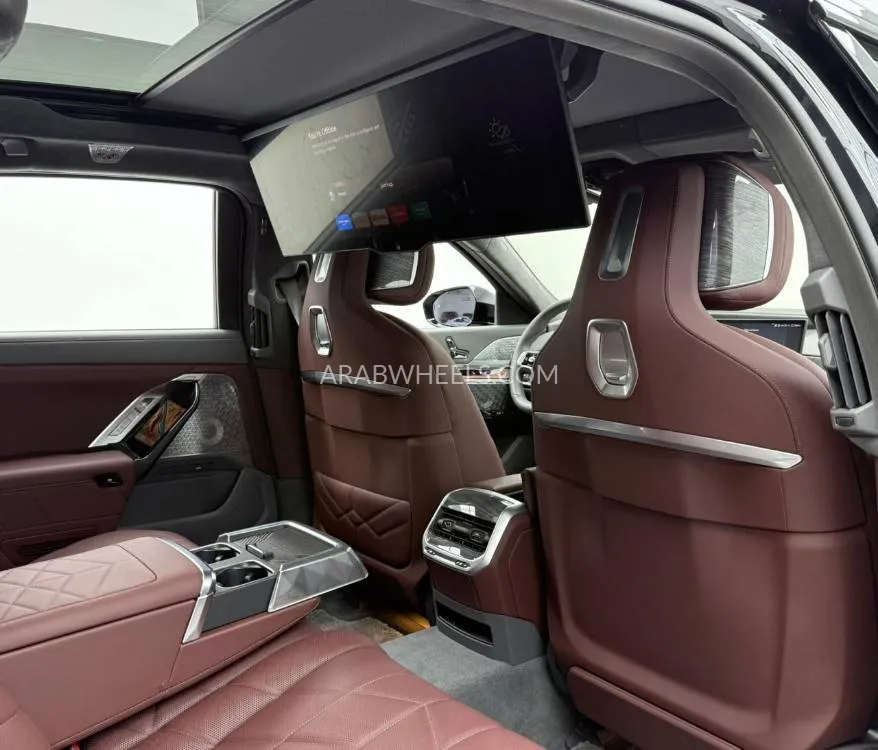 بي إم دبليو الفئة السابعة 2025 for Sale in دبي Image-17