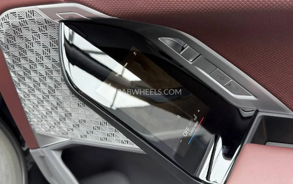 بي إم دبليو الفئة السابعة 2025 for Sale in دبي Image-19