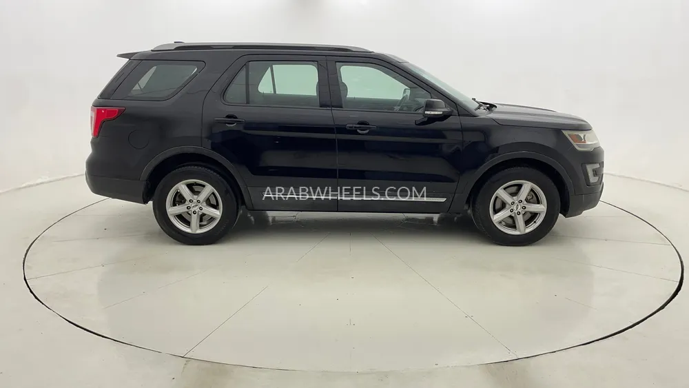Ford Explorer 2017 for Sale in Dubai Image-2