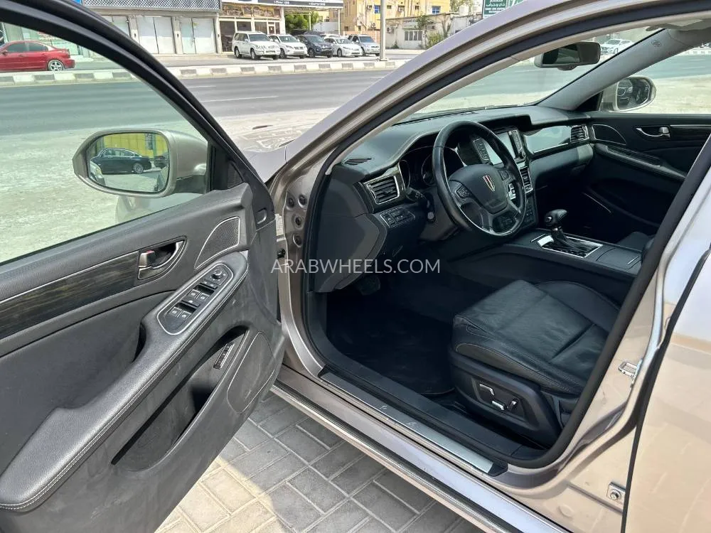 Hongqi HS7 2019 for Sale in Ras Al Khaimah Image-9