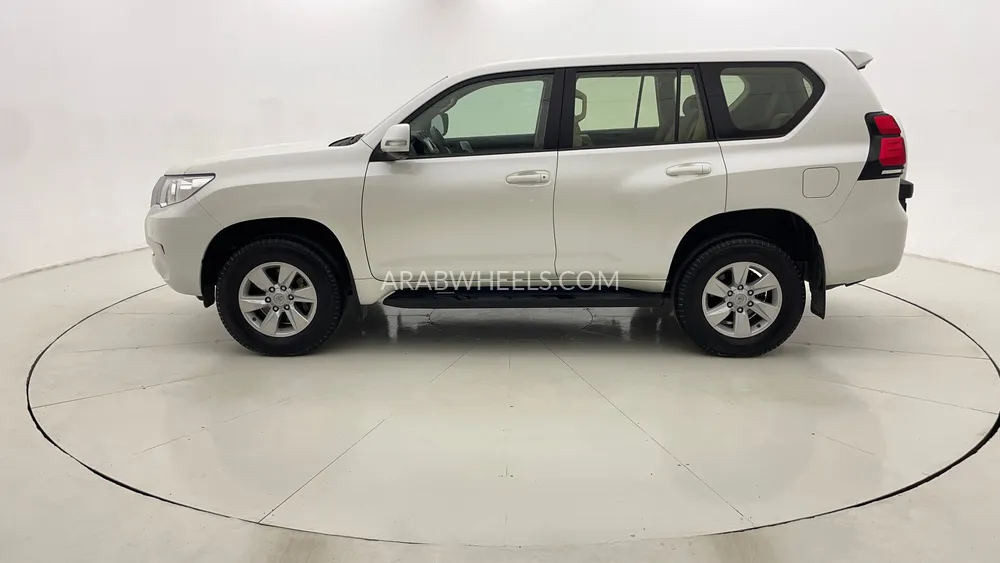 Toyota Land Cruiser Prado 2023 for Sale in Dubai Image-6