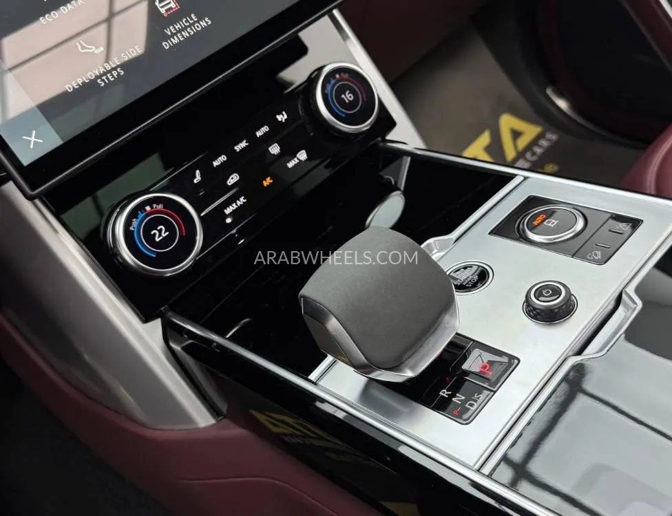 Land Rover Range Rover 2023 for Sale in Dubai Image-10