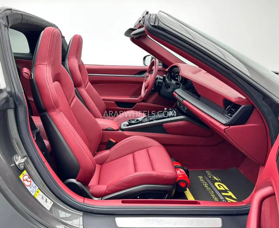 بورشه 911 2023 for Sale in دبي Image-15