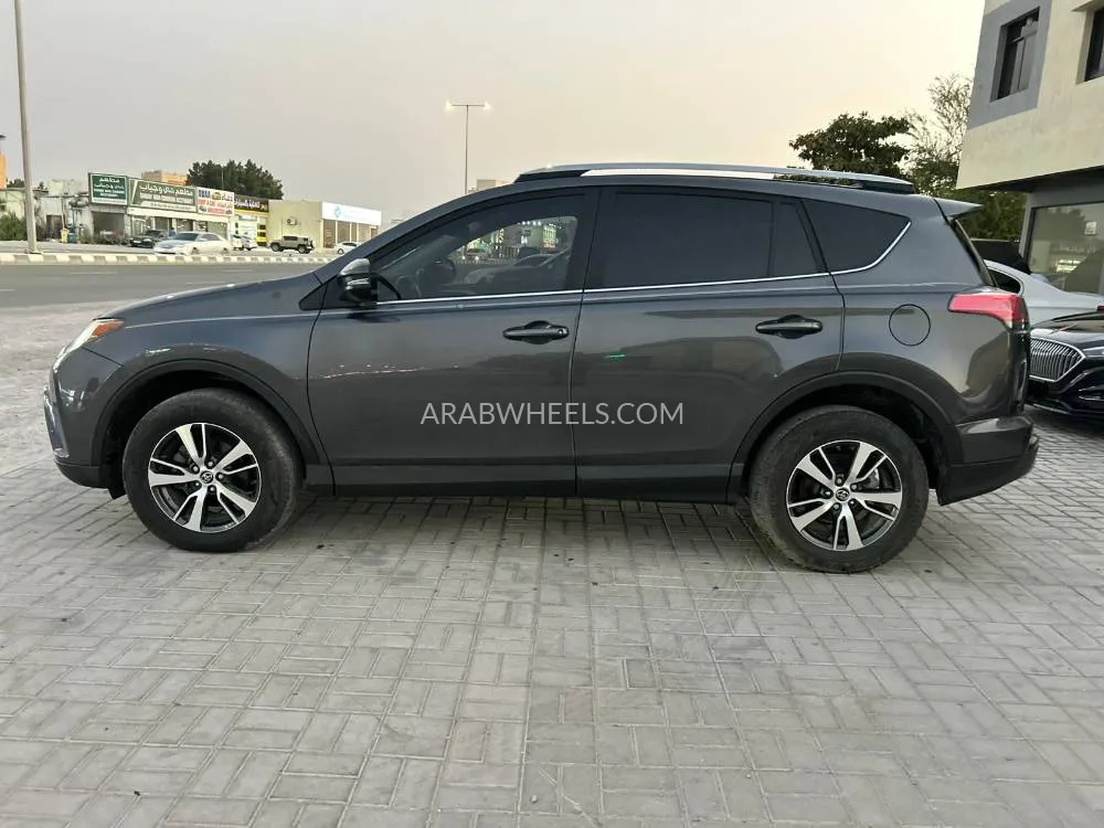 تويوتا راف 4 2018 for Sale in رأس الخيمة Image-3