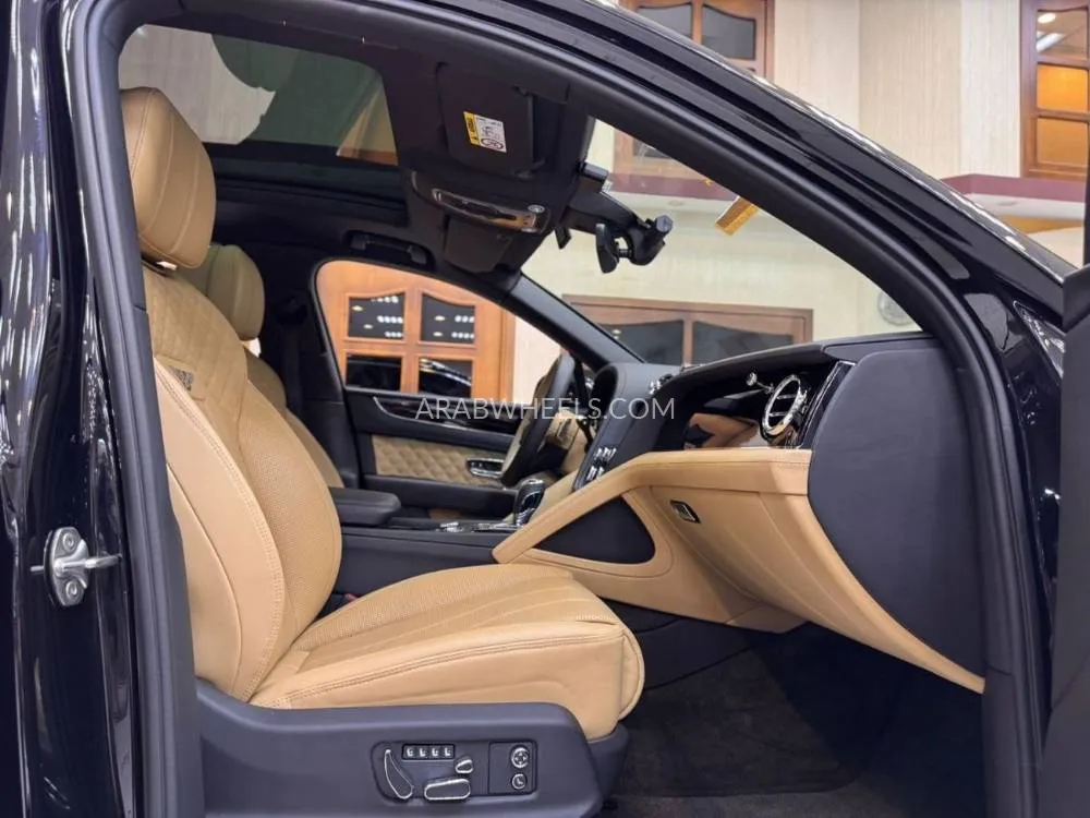 Bentley Bentayga 2022 for Sale in Dubai Image-15