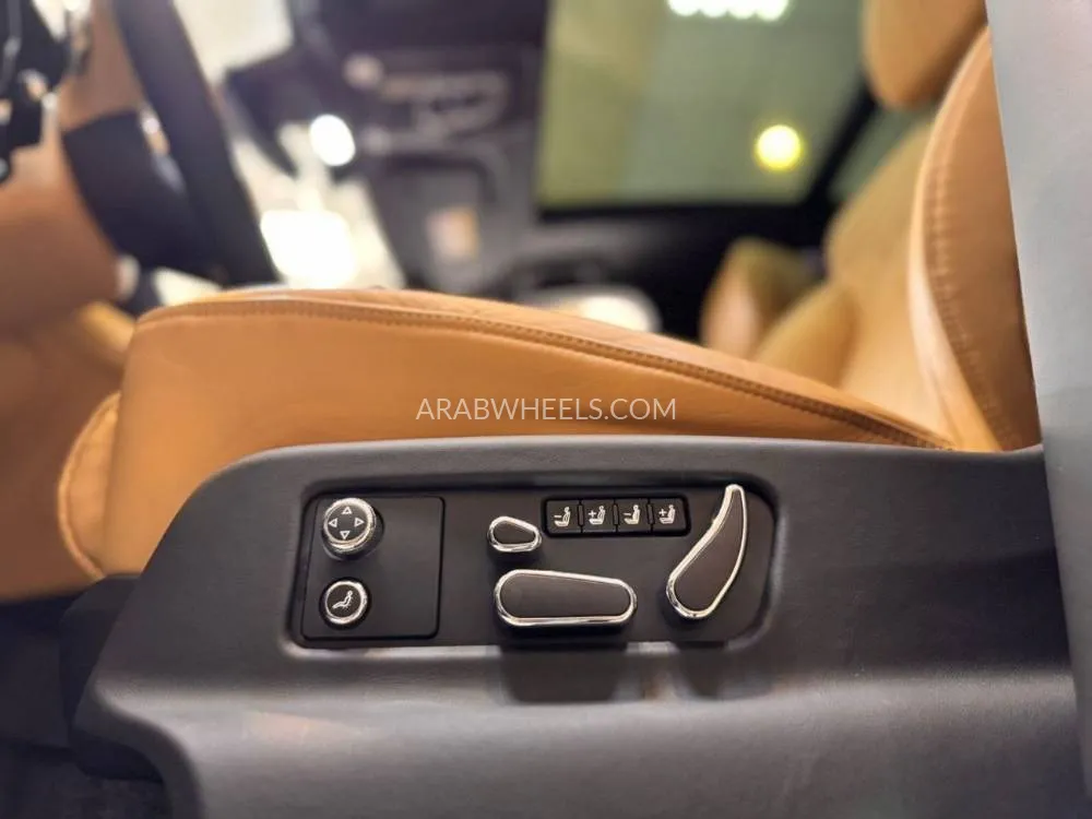 Bentley Bentayga 2022 for Sale in Dubai Image-16