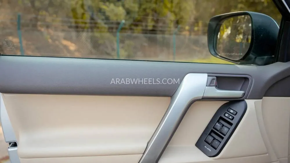Toyota Land Cruiser Prado 2023 for Sale in Sharjah Image-19