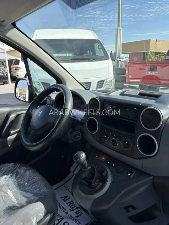 Peugeot Partner 2014 for Sale in Sharjah Image-10