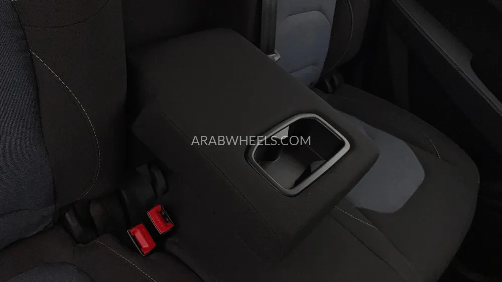 Chevrolet Captiva 2023 for Sale in Dubai Image-36