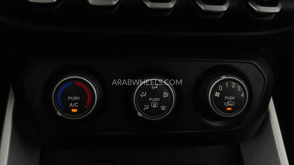 Chevrolet Captiva 2023 for Sale in Dubai Image-39