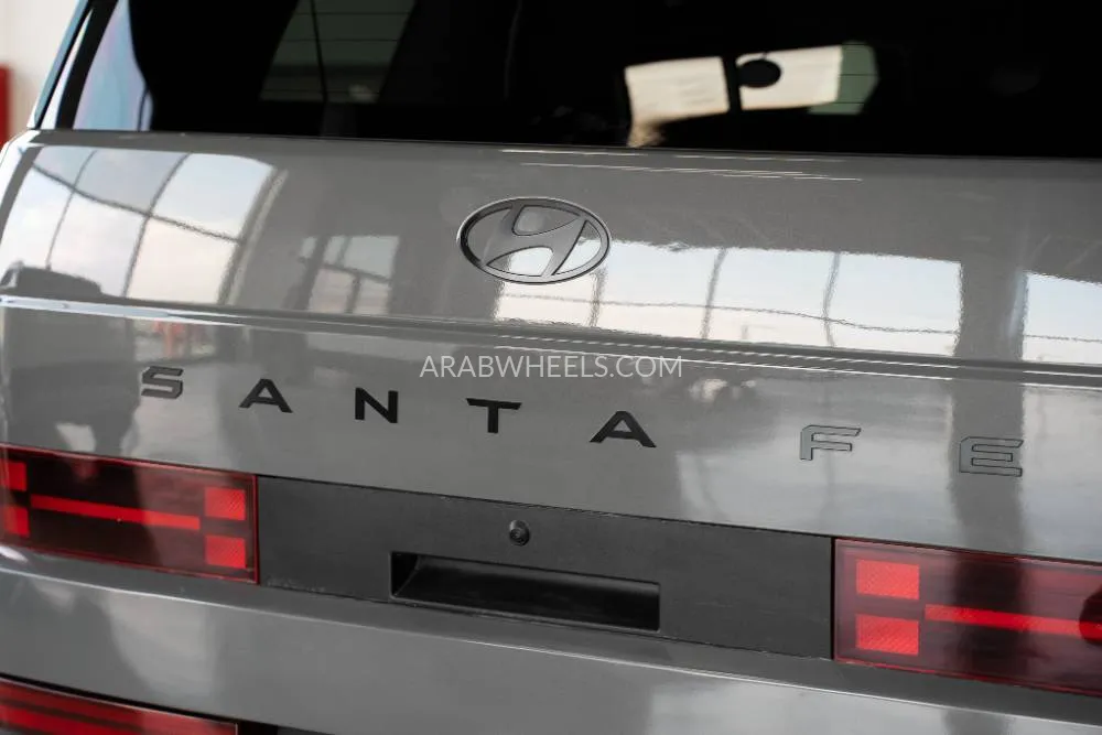 Hyundai Santa Fe 2025 for Sale in Umm Al Quwain Image-10