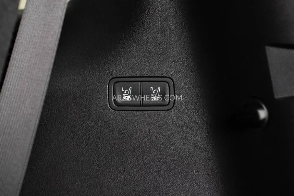 Hyundai Santa Fe 2025 for Sale in Umm Al Quwain Image-12