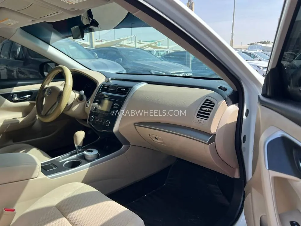 Nissan Altima 2016 for Sale in Sharjah Image-9