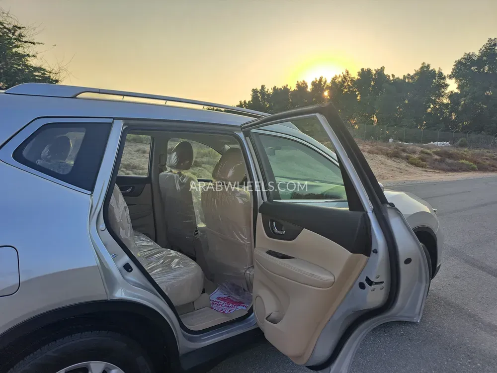 Nissan X-Trail 2015 for Sale in Sharjah Image-10