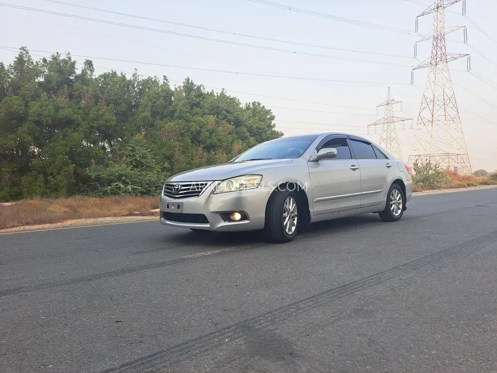Toyota Camry 2010 for Sale in Sharjah Image-2