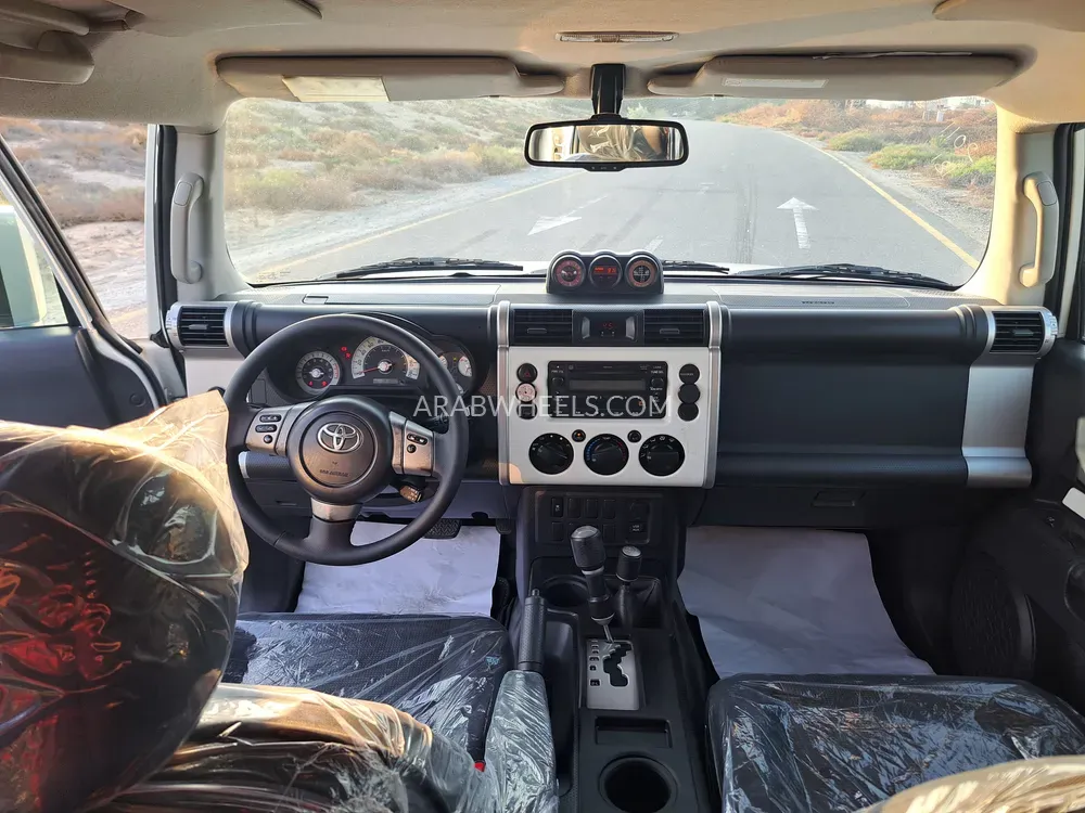 Toyota FJ Cruiser 2011 for Sale in Sharjah Image-12