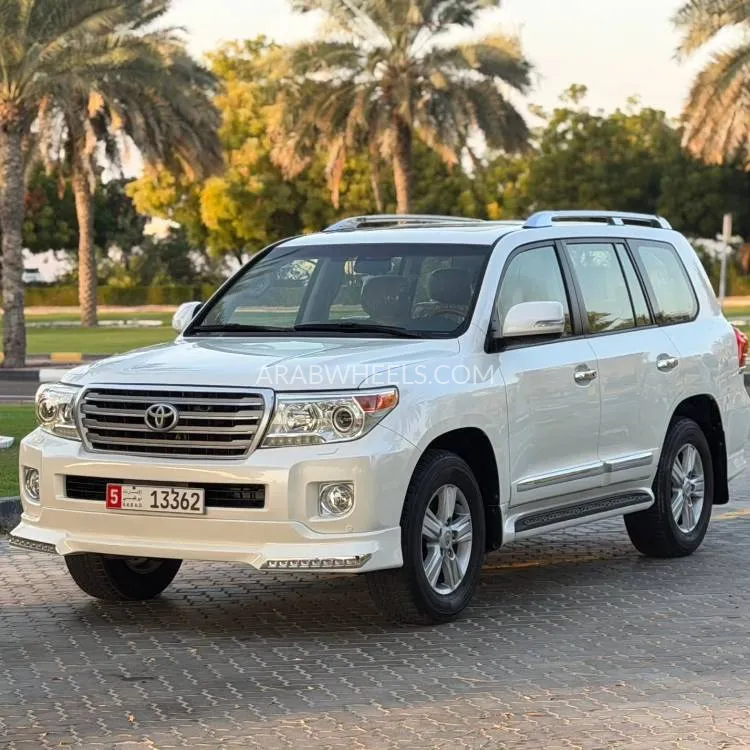 Toyota Land Cruiser 2014 for Sale in Sharjah Image-2