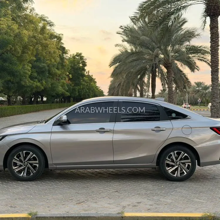 تويوتا يارس 2023 for Sale in الشارقة Image-4