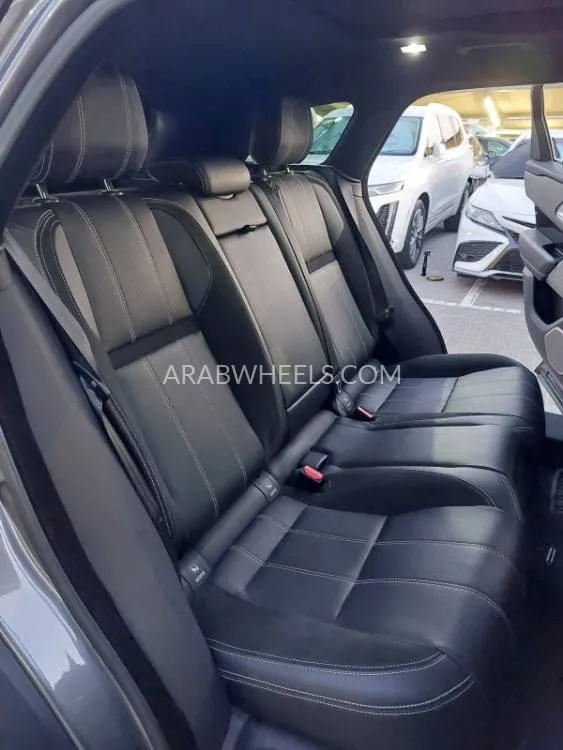 Land Rover Range Rover Velar 2018 for Sale in Sharjah Image-4