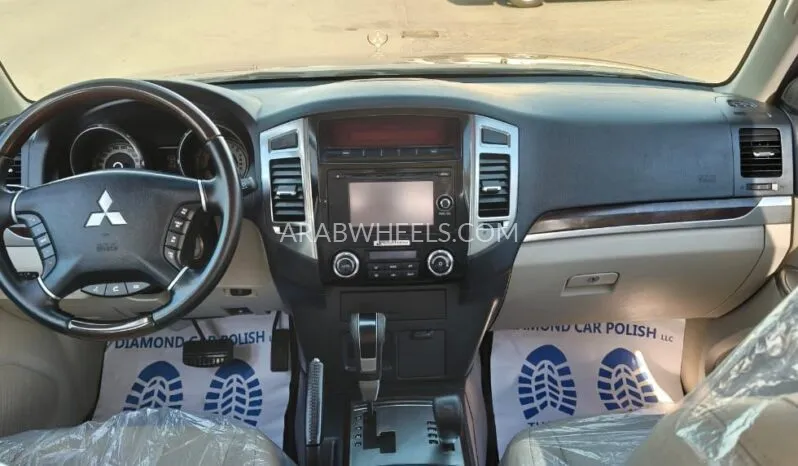 ميتسوبيشي باجيرو 2016 for Sale in الشارقة Image-10