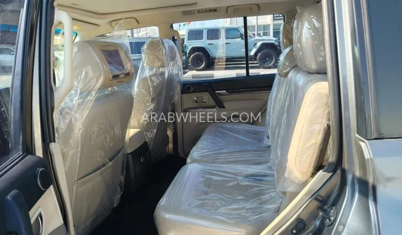 ميتسوبيشي باجيرو 2016 for Sale in الشارقة Image-14