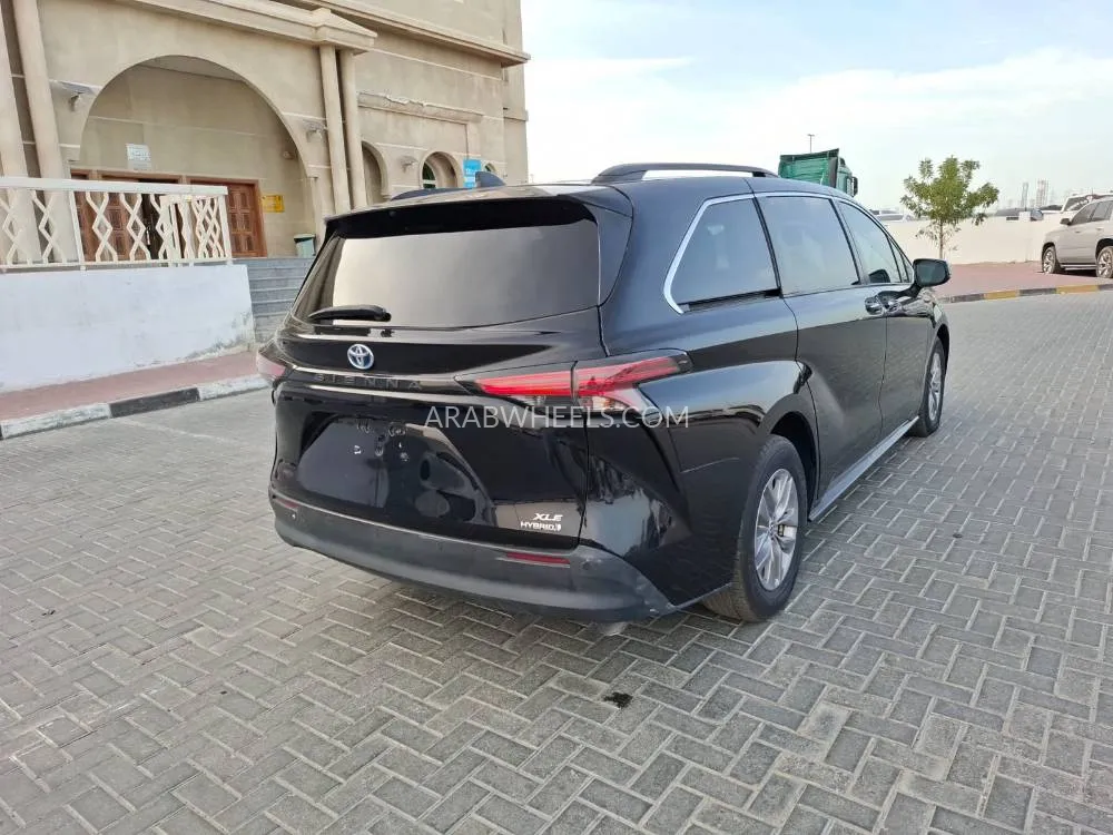 Toyota Sienna 2022 for Sale in Ajman Image-8
