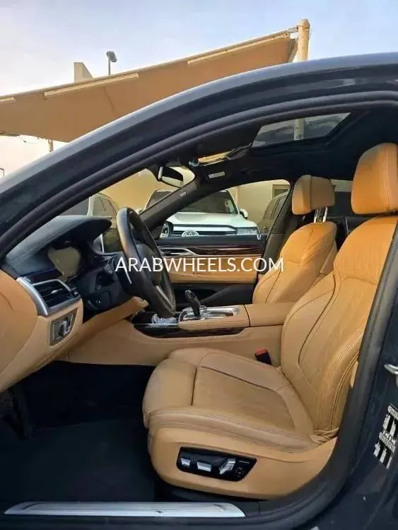 بي إم دبليو الفئة السابعة 2022 for Sale in الشارقة Image-8