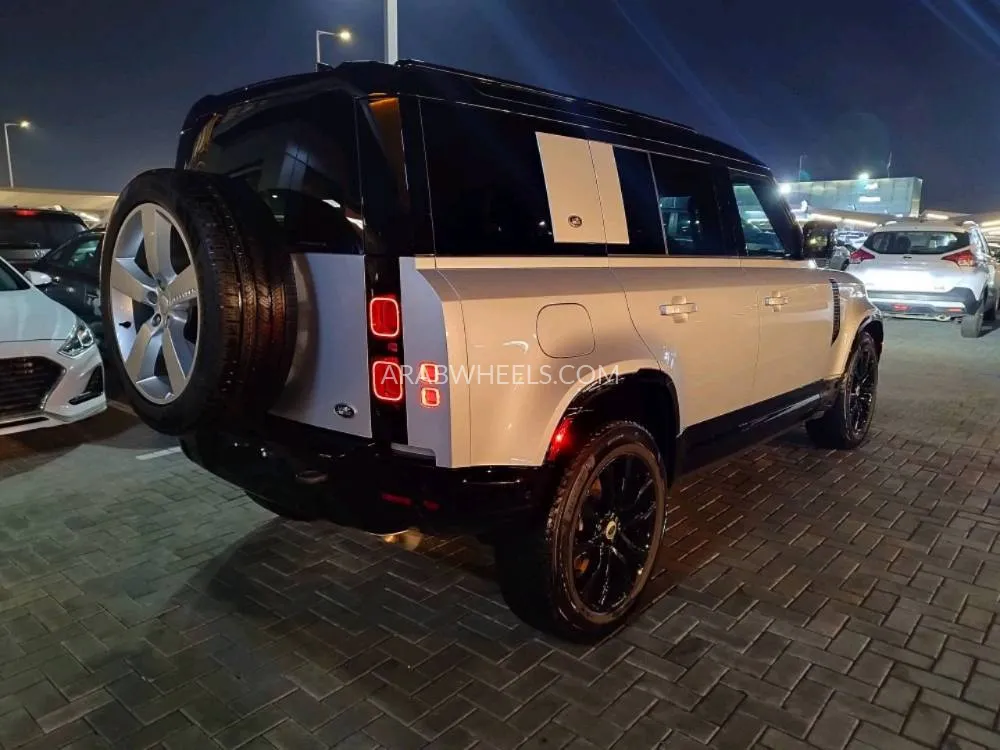 Land Rover Defender 2023 for Sale in Sharjah Image-10