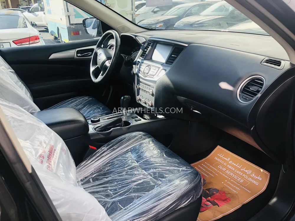 Nissan Pathfinder 2017 for Sale in Ajman Image-10