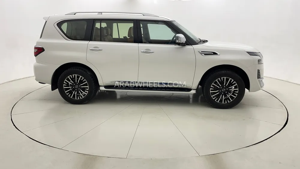 Nissan Patrol 2023 for Sale in Dubai Image-2