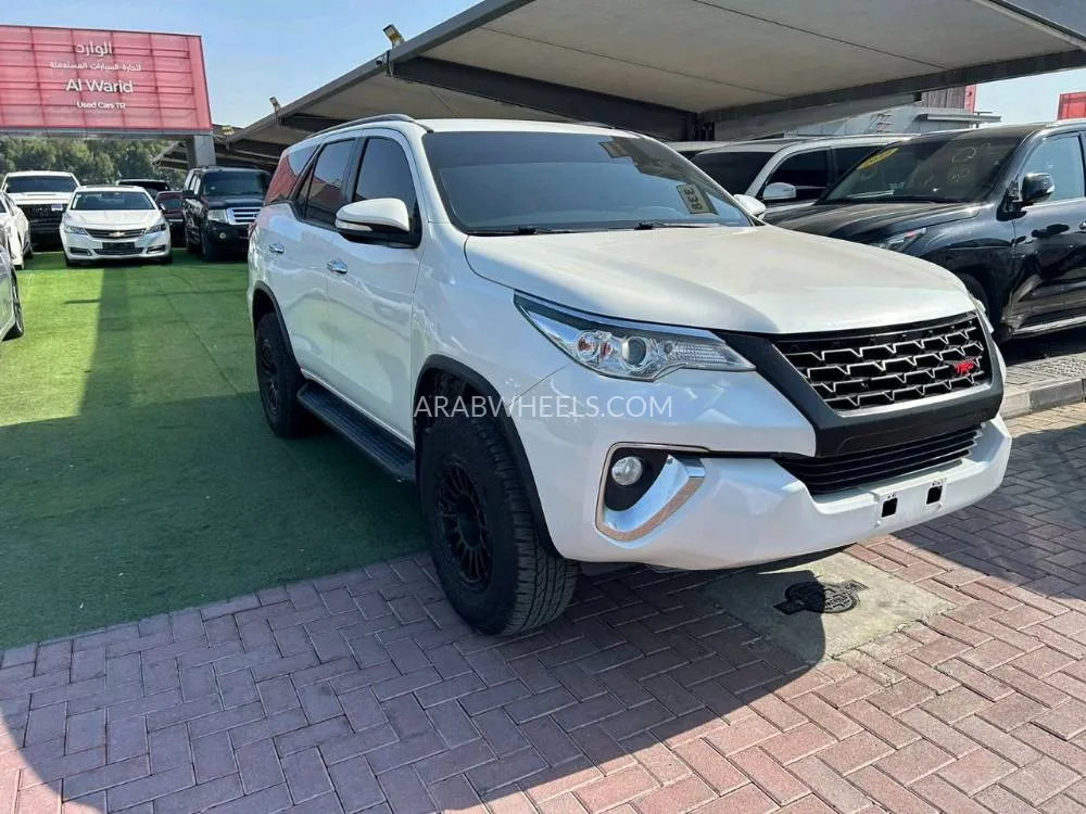 Toyota Fortuner 2017 for Sale in Sharjah Image-3