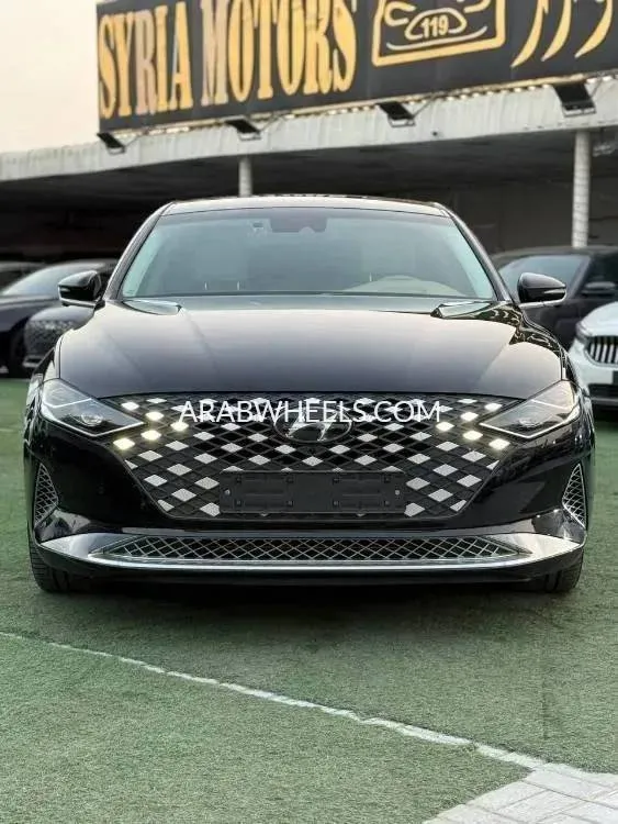 Hyundai Azera 2021 for Sale in Ajman Image-2