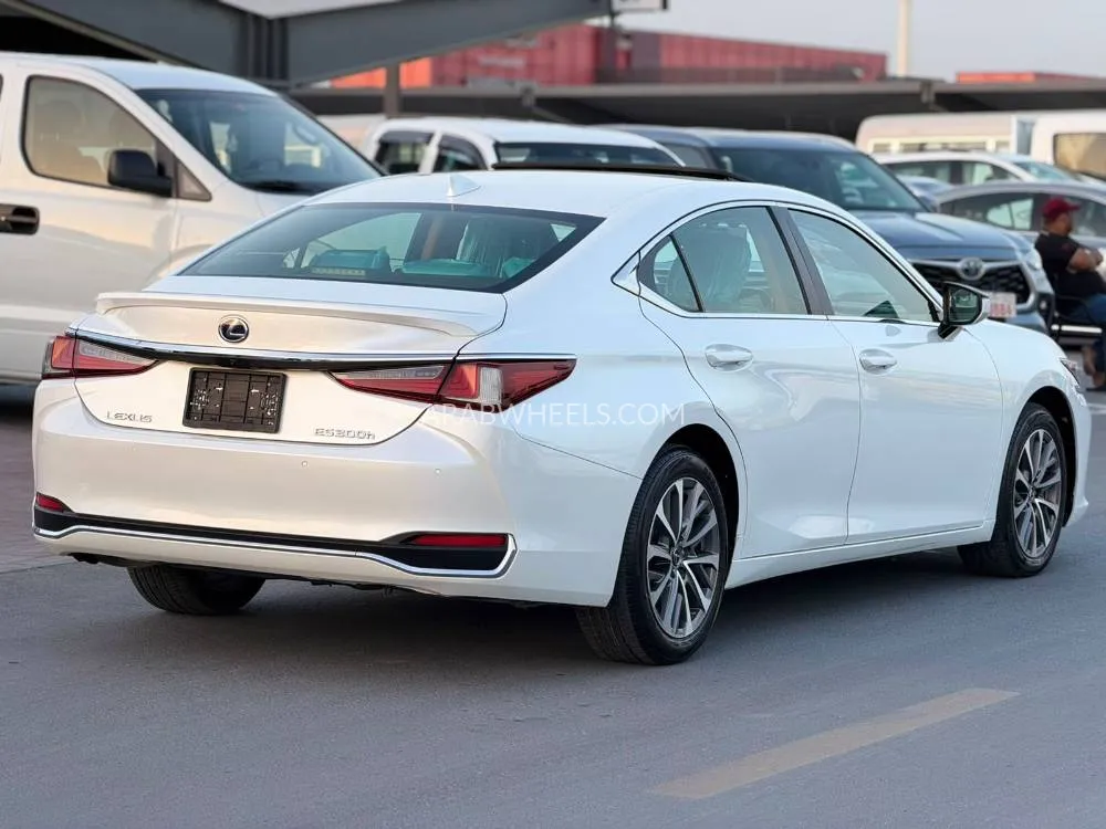 Lexus ES 2023 for Sale in Dubai Image-13