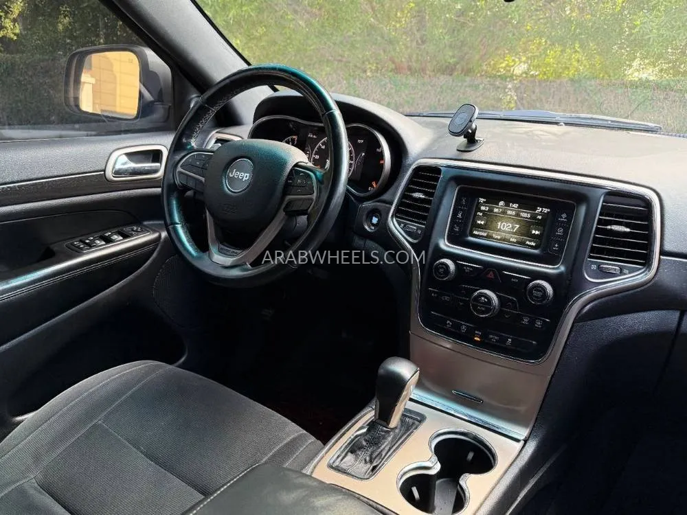 جيب شيروكي 2017 for Sale in الشارقة Image-15