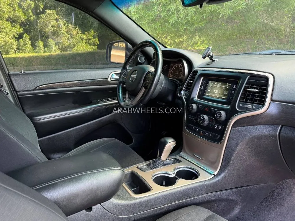 جيب شيروكي 2017 for Sale in الشارقة Image-19