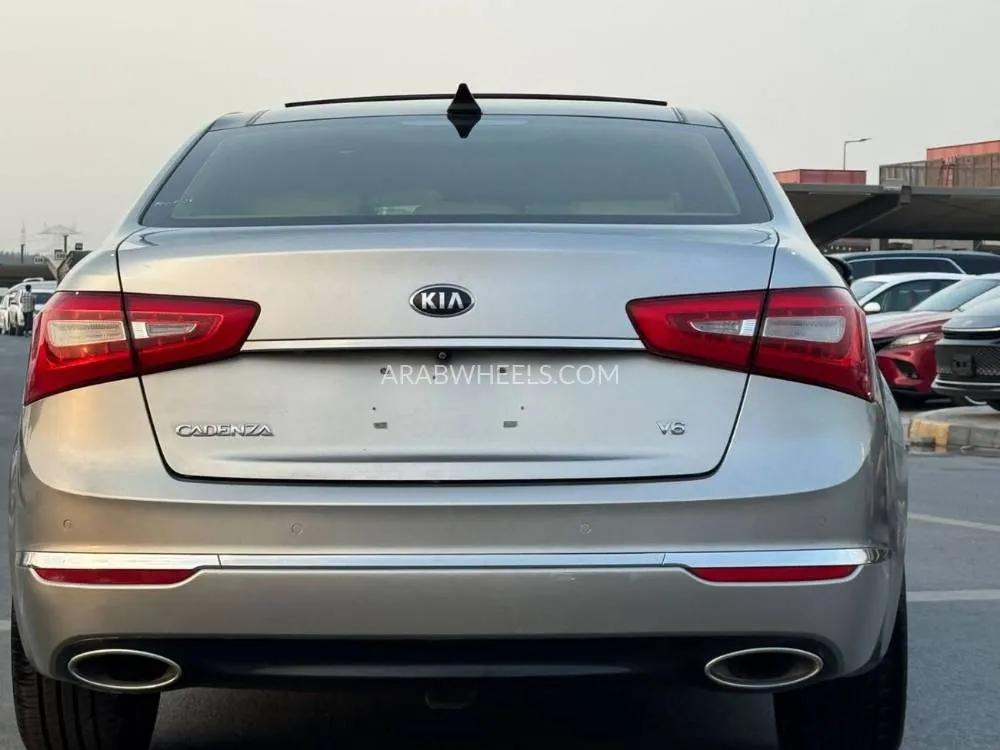 Kia Cadenza 2015 for Sale in Sharjah Image-7