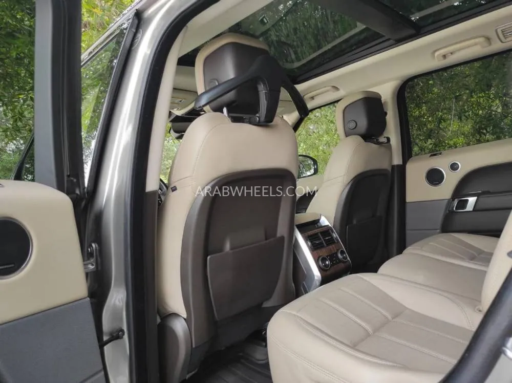 Land Rover Range Rover 2018 for Sale in Sharjah Image-7