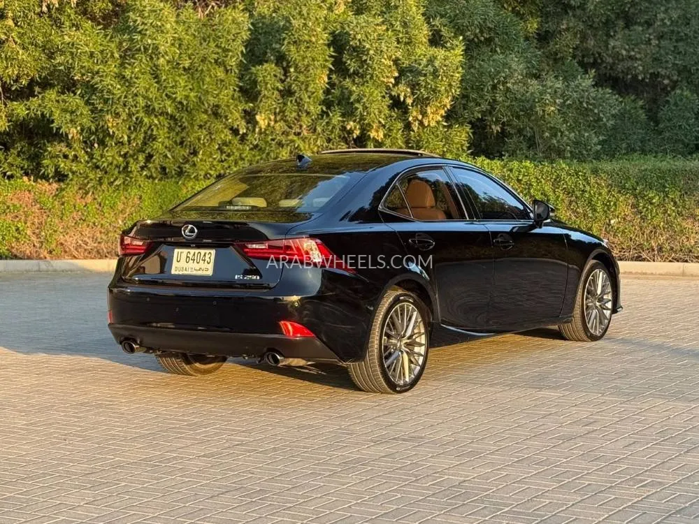 Lexus IS 2014 for Sale in Sharjah Image-5