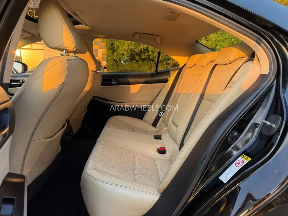 Lexus IS 2014 for Sale in Sharjah Image-12