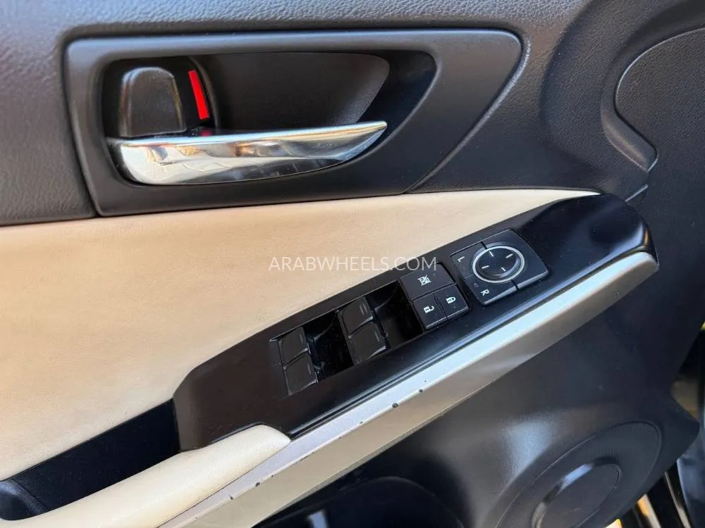 Lexus IS 2014 for Sale in Sharjah Image-16