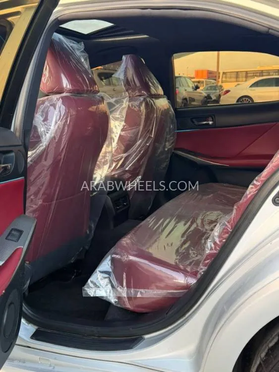 Lexus IS 2014 for Sale in Sharjah Image-11